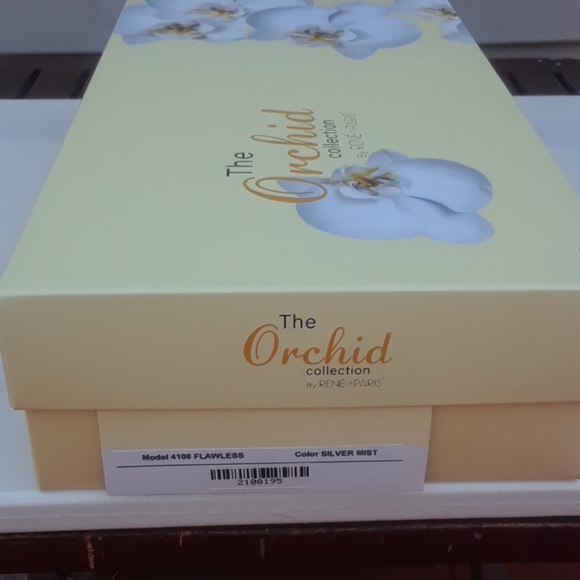 Lace front, partial Monofilament-Wig-SILVER-MIST - Picture 3 of 12